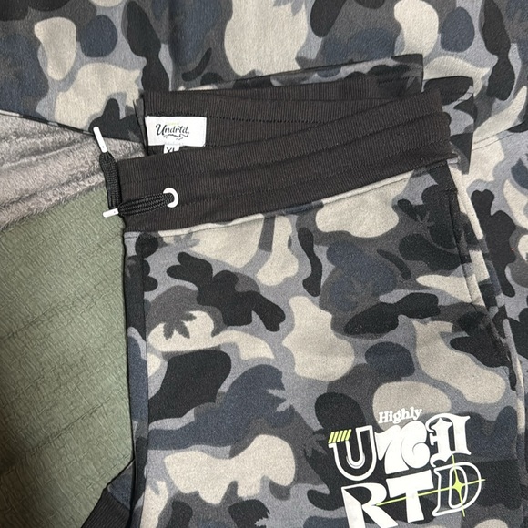 This Is a brand new set Great Material - Picture 3 of 7